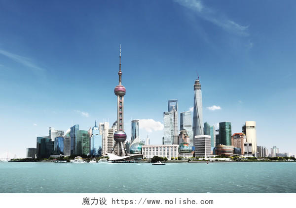 中国上海的天空在阳光灿烂的日子上海旅游